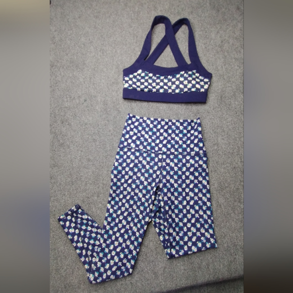 Fabletics high waisted leggings and sports bra set size xs blue daisy athletic